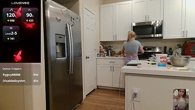 Blondiewithanass Chat XXX in diretta