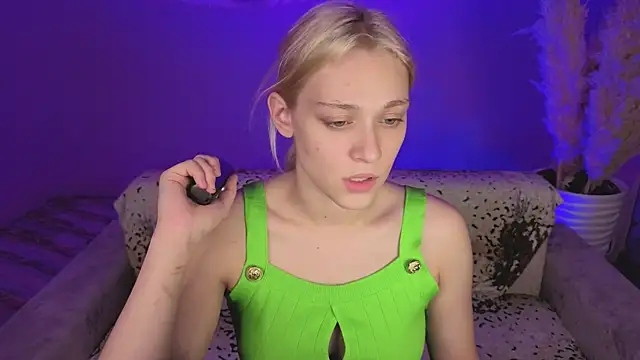 KaraLiin's Live XXX Chat