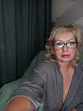 EmilyFanks élő XXX-chatje