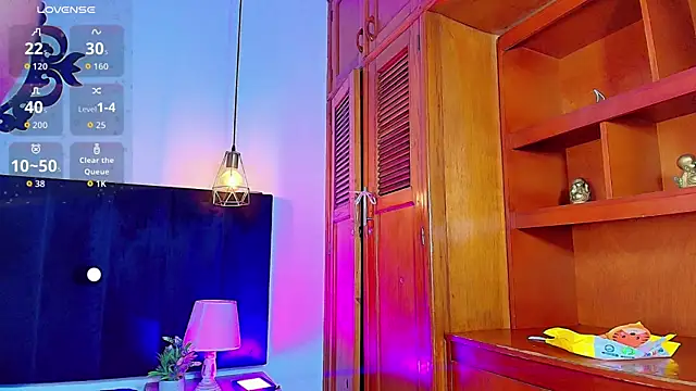 Skyee_angel élő XXX-chatje