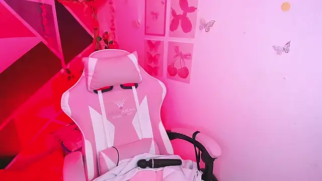little_emma0 লাইভ XXX চ্যাট