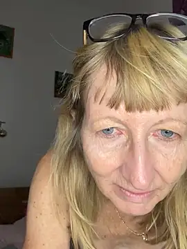 MatureKim's Live XXX Chat