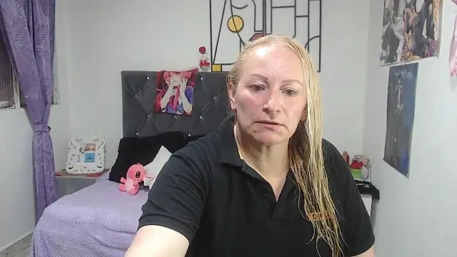 Chat +18 de emperabigbootybigass ao vivo