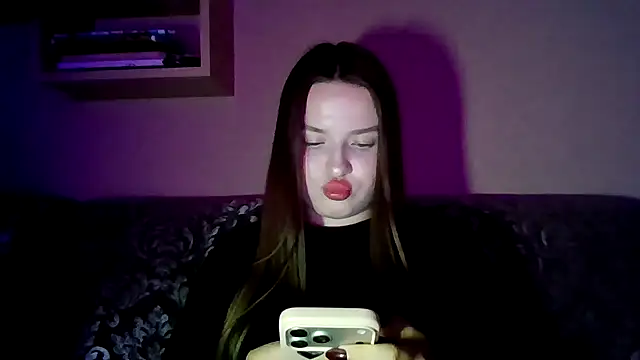 BratzDollVibes élő XXX-chatje