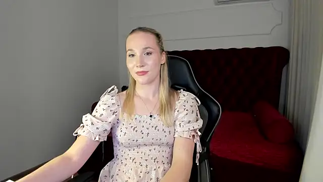 ElaraVoltage's Live XXX Chat
