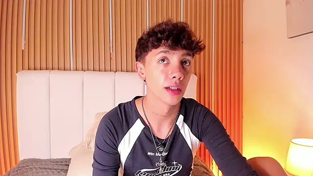 Chatroom XXX en direct de Tomy_Rox