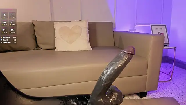 SaraDiamondss élő XXX-chatje