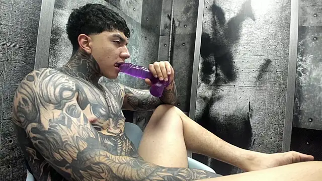 Gury_tattoo Chat XXX in diretta