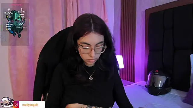 Molly_A Adlı Modelin Canlı XXX Sohbeti