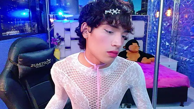 Show modela AlecciaNova na web-kameri