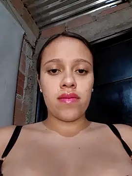 Chat +18 de lachiki_plus ao vivo
