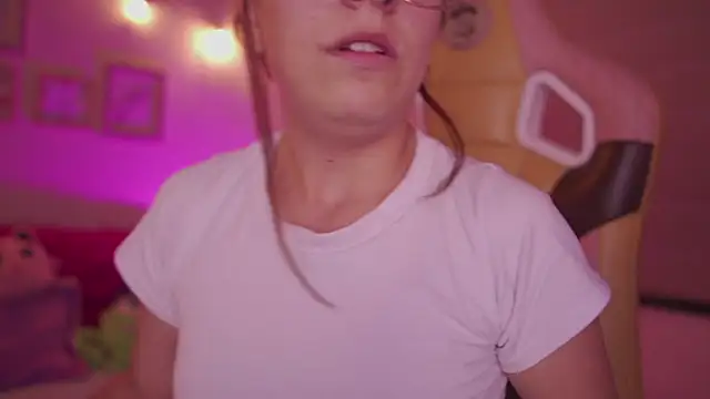 XXX chat uživo modela milly_kenner