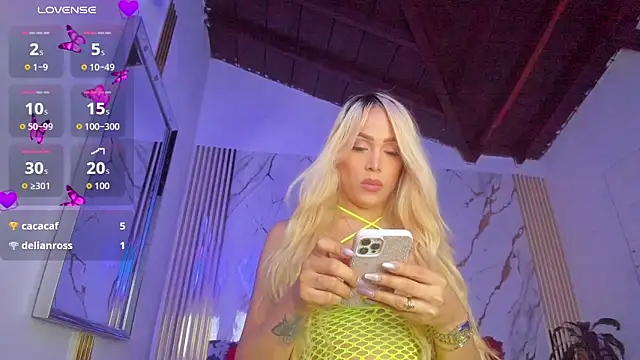 IzamarQueen1 live XXX chat