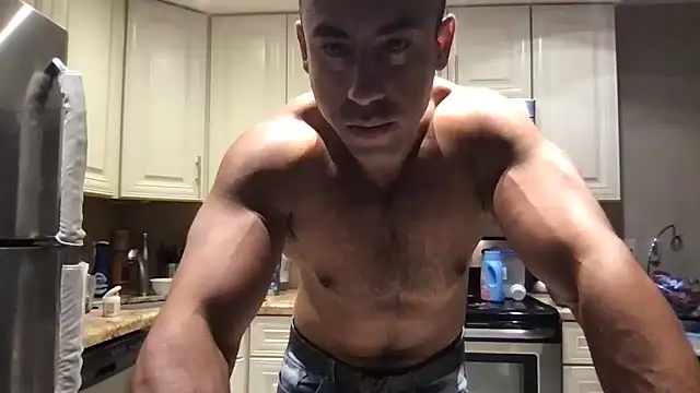 צ'אט XXX בשידור חי של BigGuyMuscle