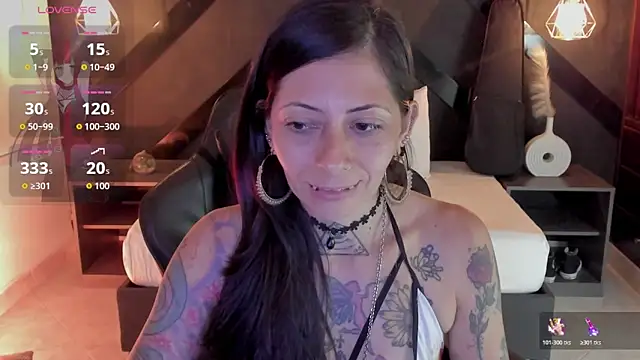 dark_gotica élő XXX-chatje