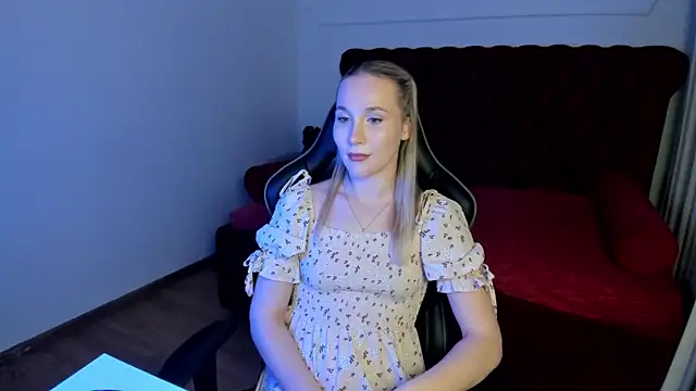 Chat +18 de ElaraVoltage ao vivo