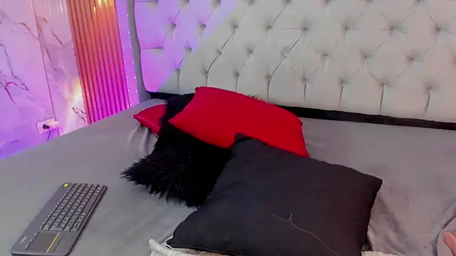 Chat +18 de Scarlett_diaz17 ao vivo