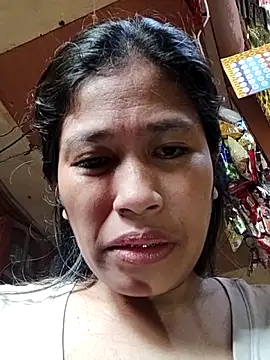 Sweet_Asian25 élő XXX-chatje