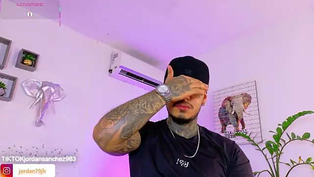 JordanSmiith_ Adlı Modelin Canlı XXX Sohbeti