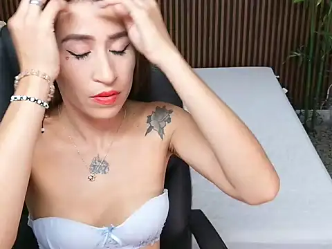 Bella_Catalina élő XXX-chatje