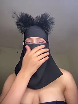 arabayla élő XXX-chatje