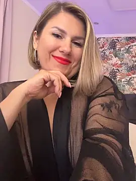KiraRoxx Adlı Modelin Canlı XXX Sohbeti