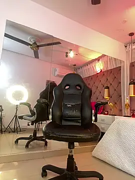 Czat XXX na żywo – Auri__