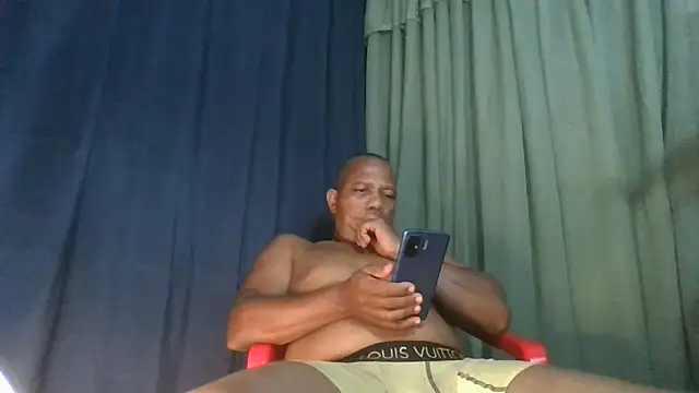 Show modela bigblackcock75 na web-kameri