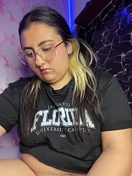 KaroVelvet Adlı Modelin Canlı XXX Sohbeti