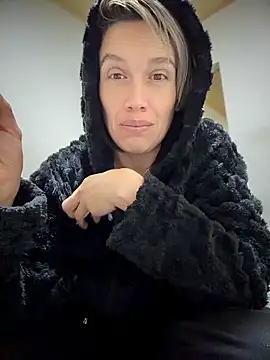 MARILYNMADELENAKOVANOVA 现场XXX聊天