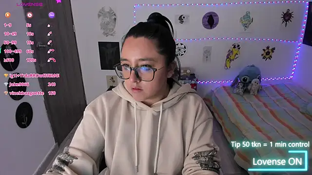 Cherry_blush_: онлайн-секс-чат