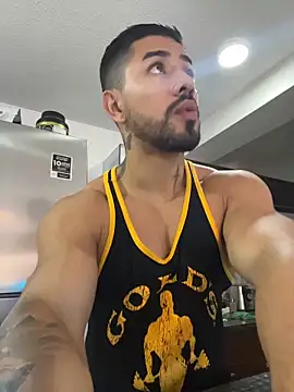 Ezzio_Scolaro's Live XXX Chat