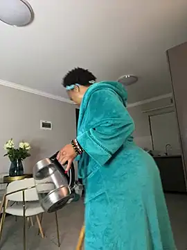 CurvyDesire1 élő XXX-chatje