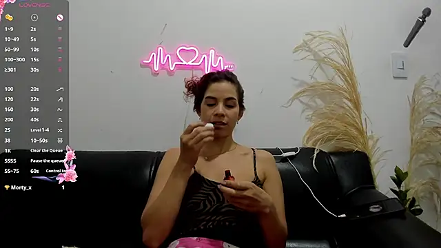 Chat XXX en directo de jessyegoldenn