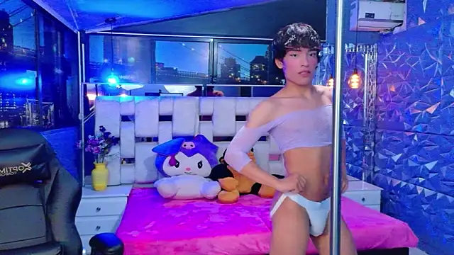 AlecciaNova webcam show