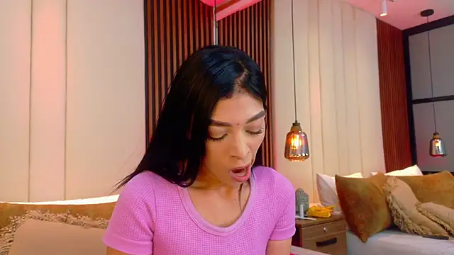 AshleyBaker1 Adlı Modelin Canlı XXX Sohbeti