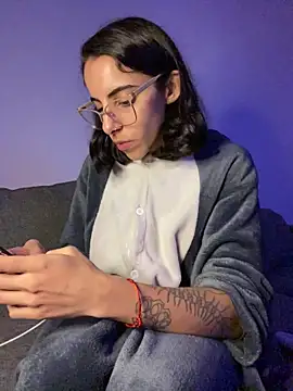 Chat +18 de Poison_Ivy_29 ao vivo
