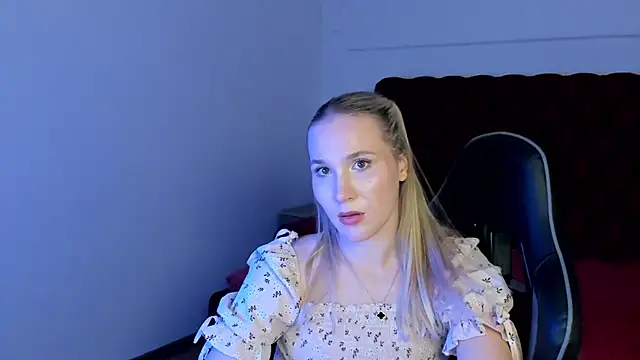 ElaraVoltage's Live XXX Chat
