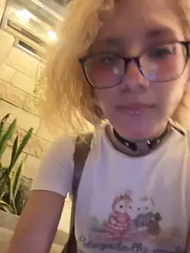 SweetBunnyGF Adlı Modelin Canlı XXX Sohbeti