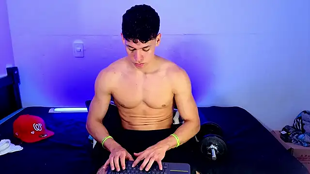 Luke_Muscle – Naživo XXX chat