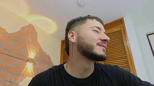 Brandon_01's Live XXX Chat
