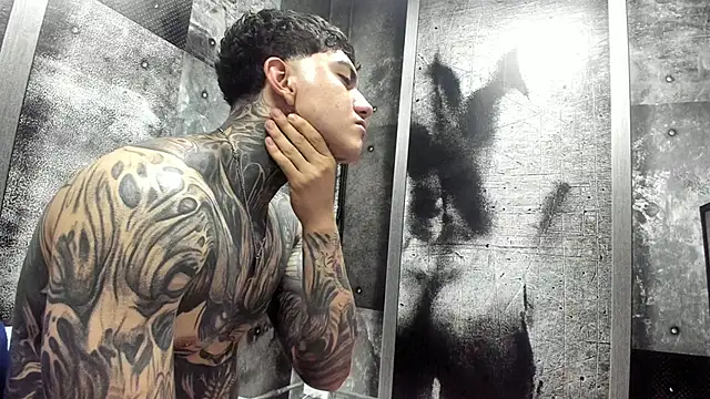 Gury_tattoo Chat XXX in diretta
