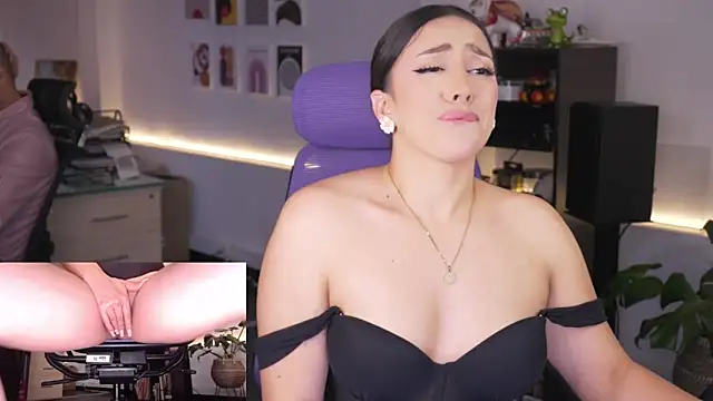 _Kimberlyclars Adlı Modelin Canlı XXX Sohbeti