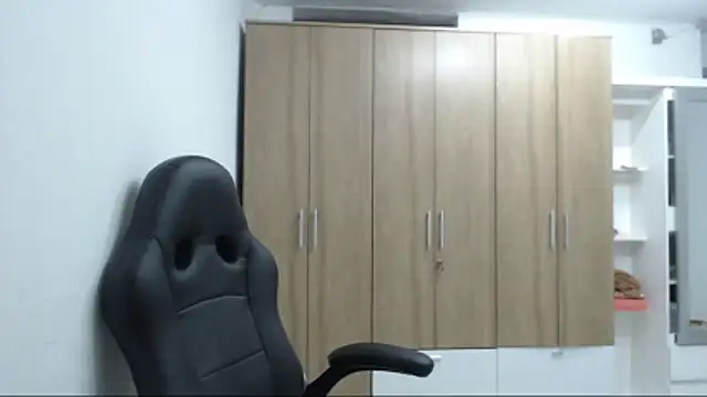 Chat +18 de RoxanaLove9 ao vivo