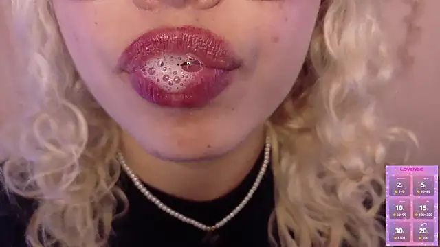 Haelycute's Live XXX Chat