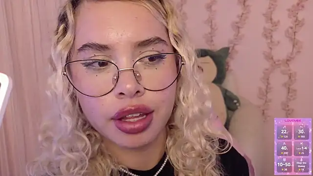 Haelycute's Live XXX Chat