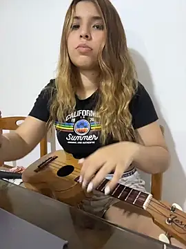 צ'אט XXX בשידור חי של baddieasiantv
