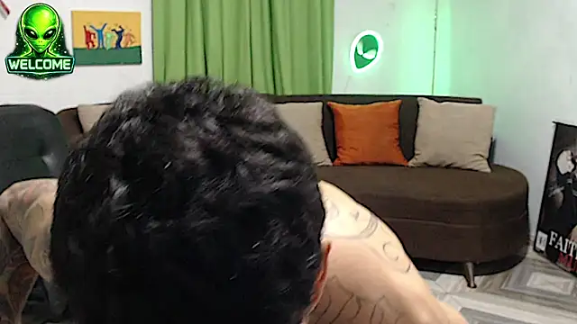 alpha_zom's Live XXX Chat