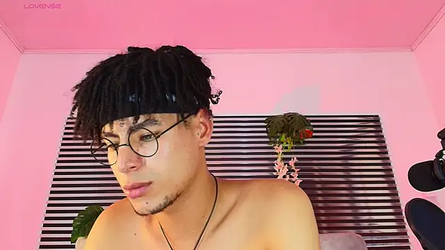 XXX chat uživo modela ThiiagoSaeenz