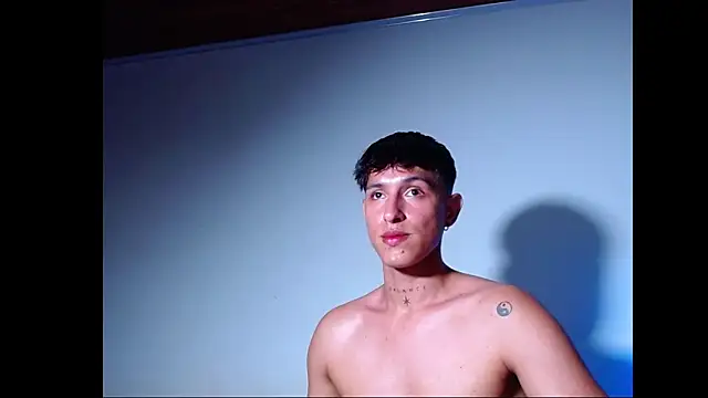 rowanbig élő XXX-chatje